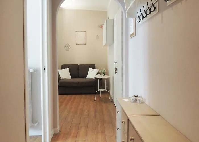 Giulia's In Vatican Apartment *