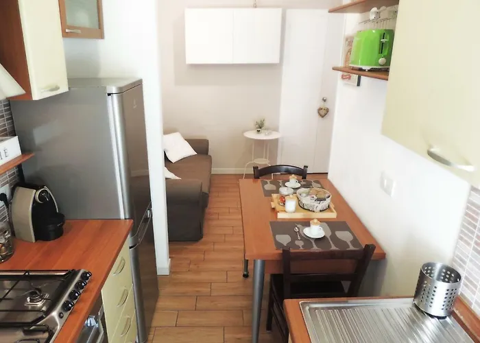 Giulia's In Vatican Apartment *
