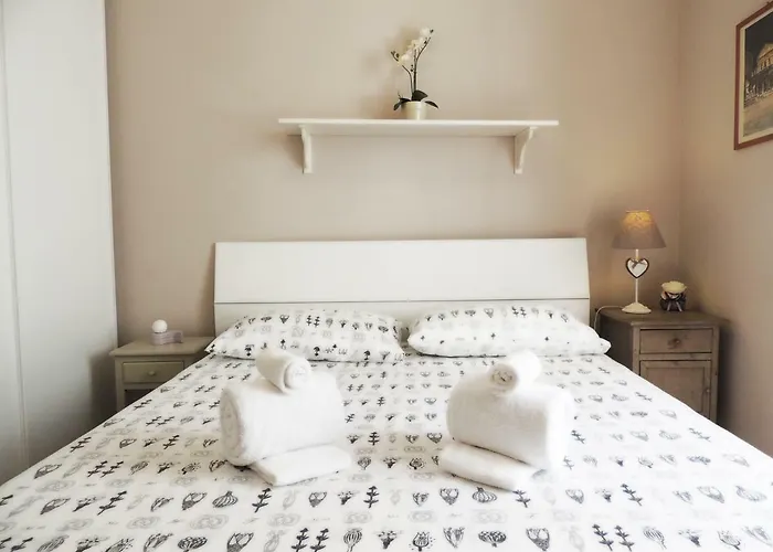 Giulia's In Vatican Apartment *